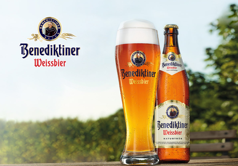 Ly bia lúa mì Weissbier Benediktiner với lớp bọt mịn màng, đại diện cho di sản tu viện Ettal Đức